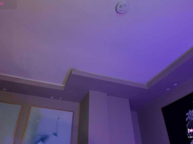 EveBenson's BongaCams show and profile