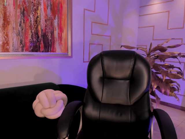 EveBenson's BongaCams show and profile