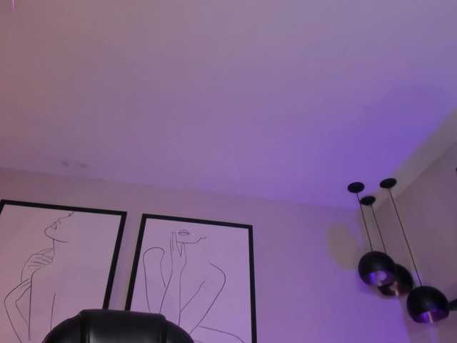 EveBenson's BongaCams show and profile