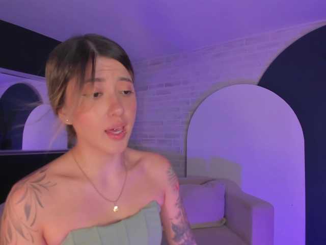 EveBenson's BongaCams show and profile