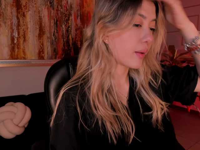 EveBenson's BongaCams show and profile