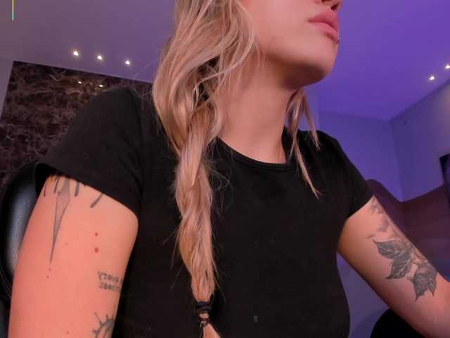 EveBenson's BongaCams show and profile