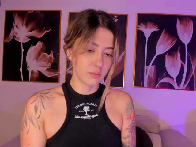 EveBenson's BongaCams show and profile