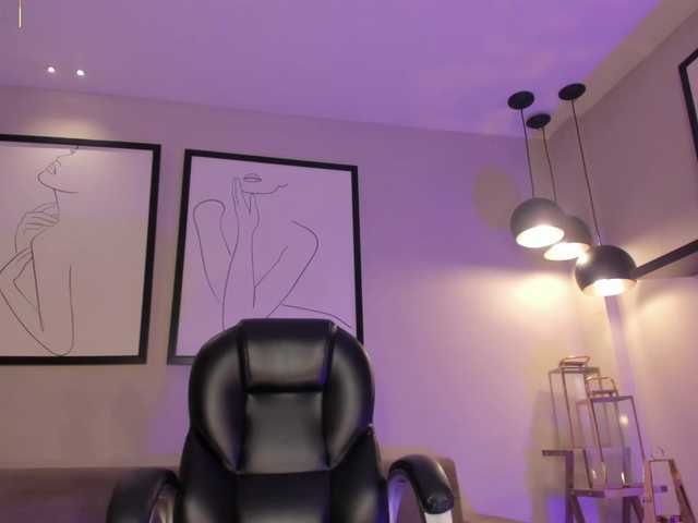 EveBenson's BongaCams show and profile