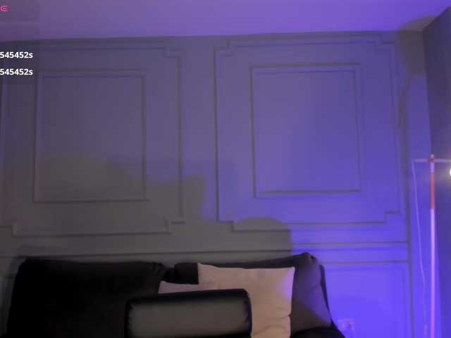 EveBenson's BongaCams show and profile