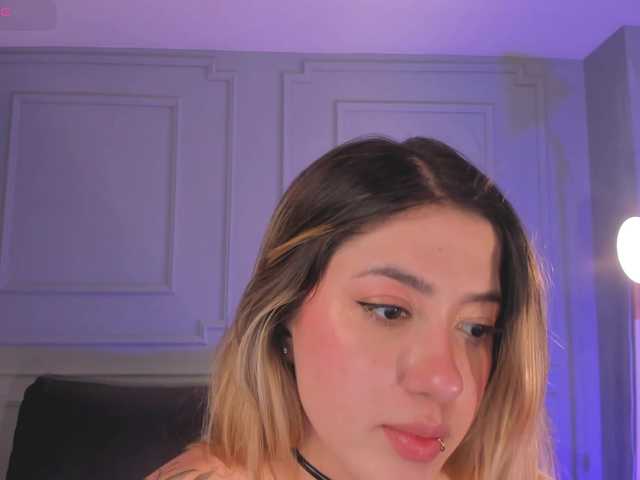 EveBenson's BongaCams show and profile