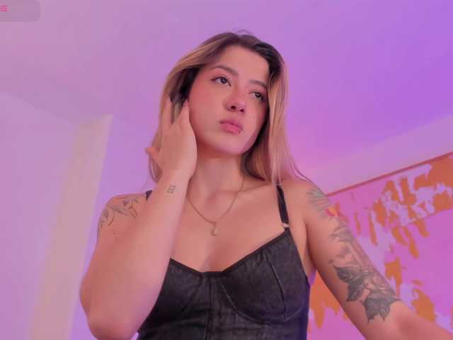 EveBenson's BongaCams show and profile