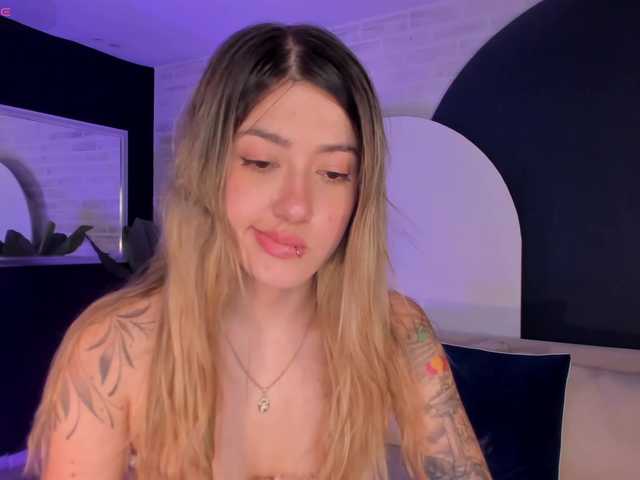 EveBenson's BongaCams show and profile