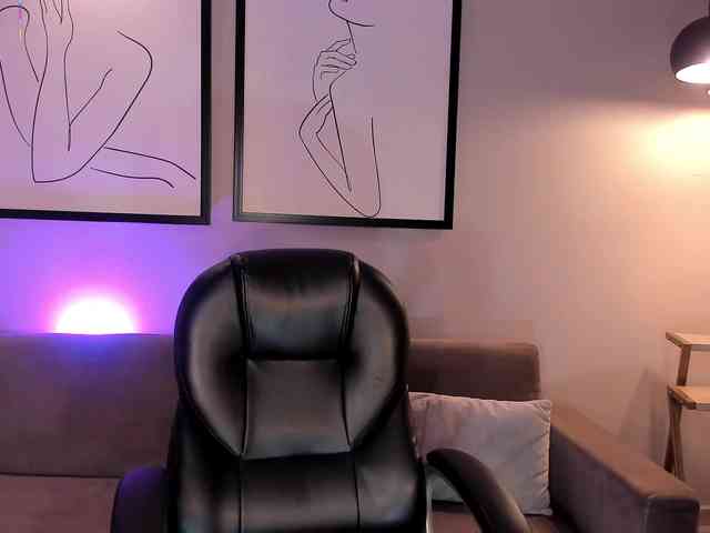 EveBenson Live Webcam on BongaCams