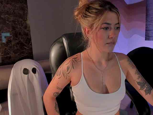 EveBenson Live Webcam on BongaCams