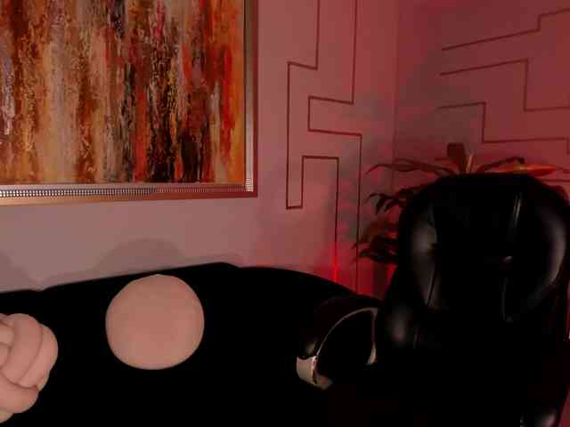 EveBenson Live Webcam on BongaCams