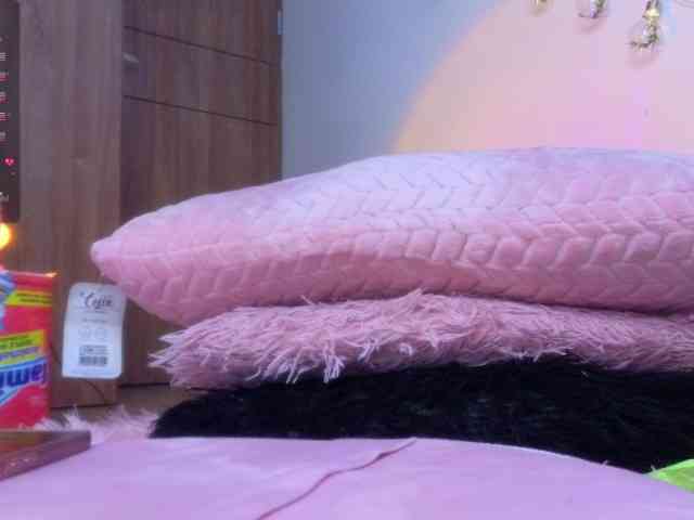 Kitty-Roses webcam