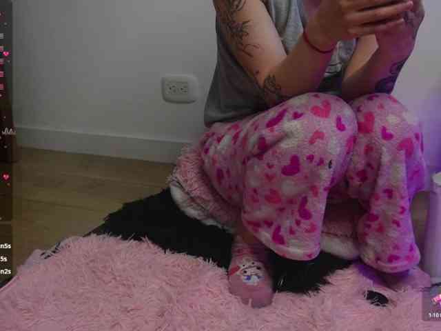 Kitty-Roses webcam