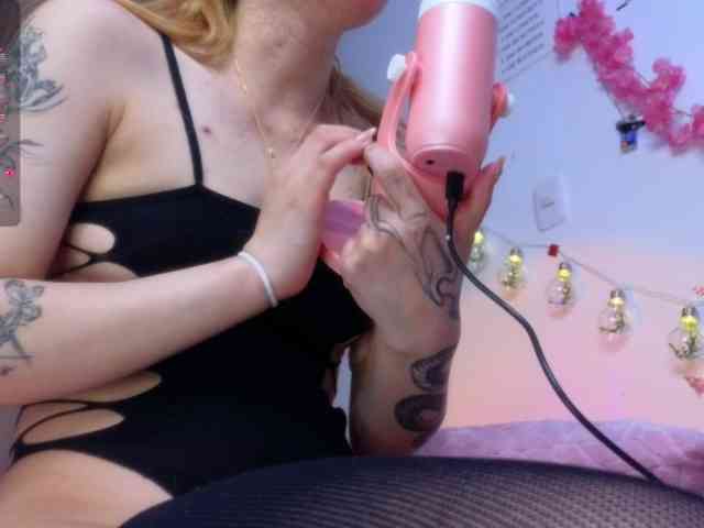 Kitty-Roses webcam