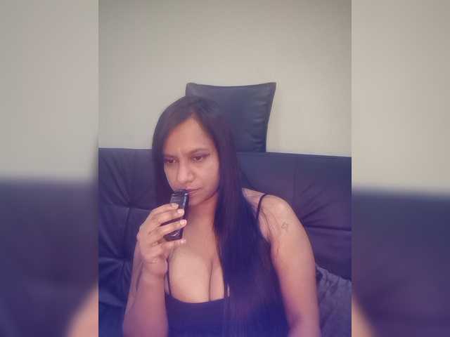 Discover Swaness10, she wants to masturbate for your indulgence swaness10 from BongaCams