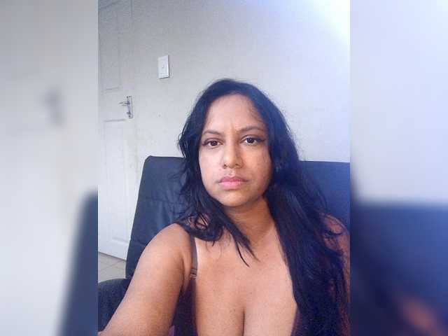 swaness10's BongaCams show and profile