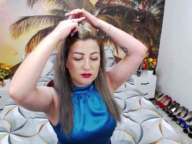 EviaJoness webcam