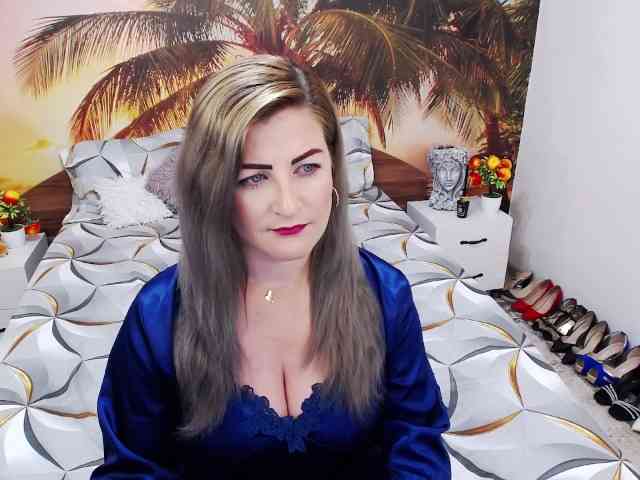 EviaJoness webcam