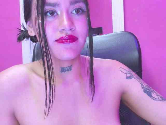 KarlieNaugthy webcam
