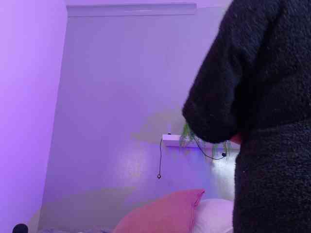 Kendalmiller webcam