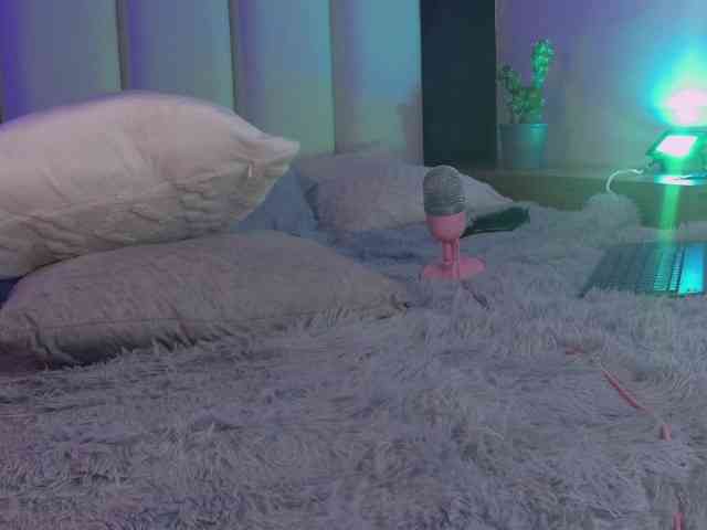 Kendalmiller webcam