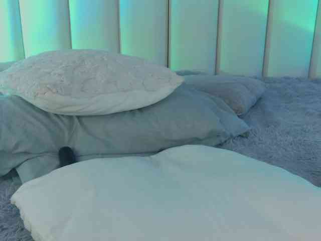 Kendalmiller webcam