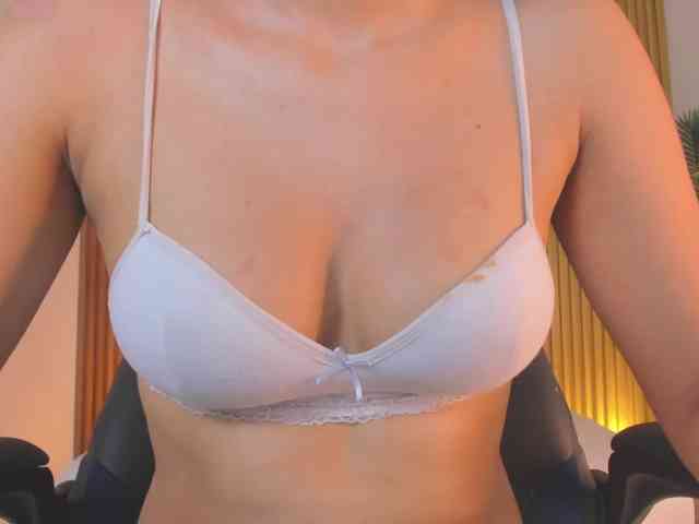 kira-rodriguez webcam