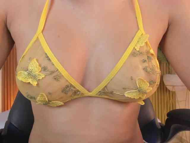 kira-rodriguez webcam