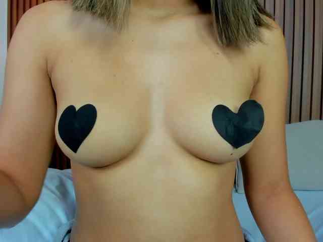 kira-rodriguez webcam