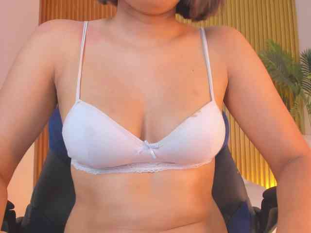 kira-rodriguez webcam