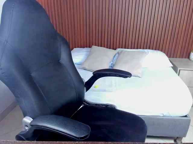 kira-rodriguez webcam