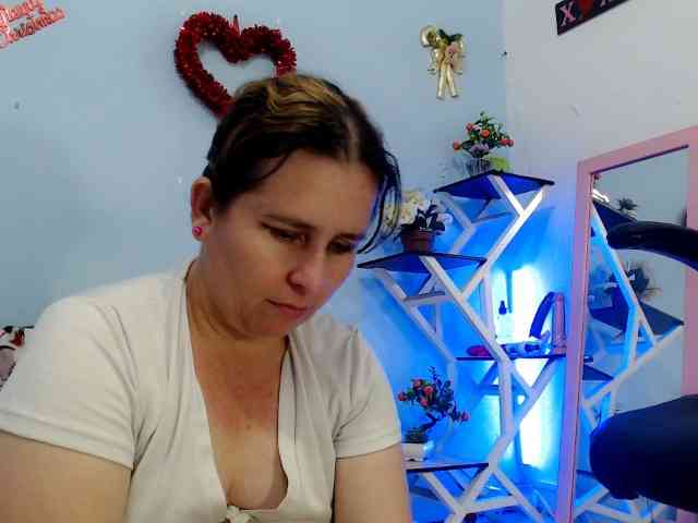 victoria-jones webcam