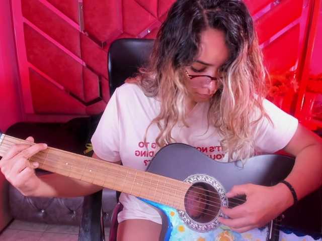 OliviaFox's BongaCams show and profile