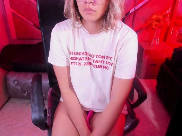 OliviaFox's BongaCams show and profile