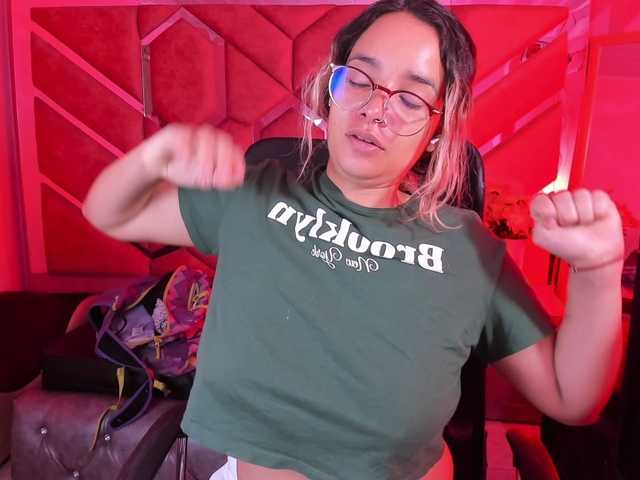 OliviaFox's BongaCams show and profile