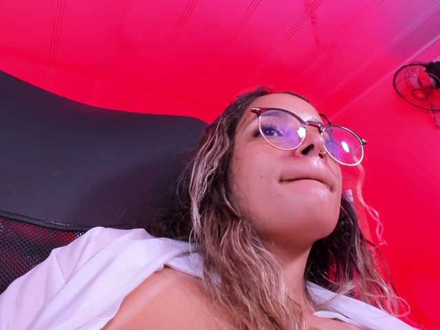 OliviaFox's BongaCams show and profile