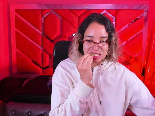 OliviaFox's BongaCams show and profile