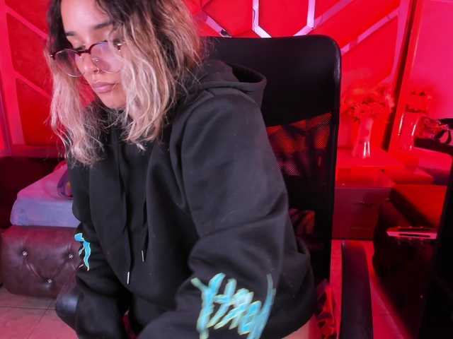 OliviaFox's BongaCams show and profile