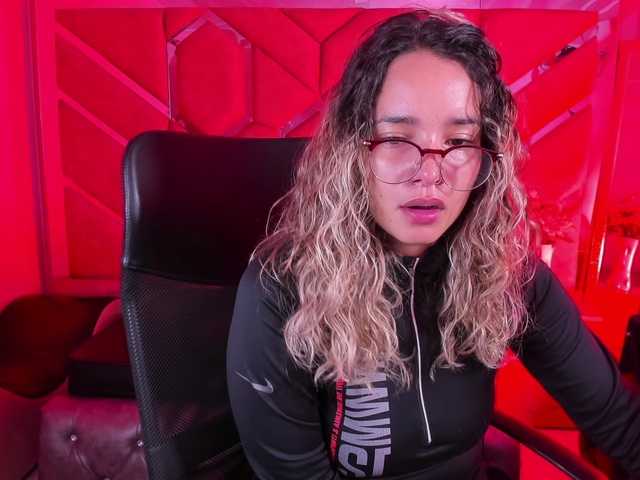 OliviaFox's BongaCams show and profile