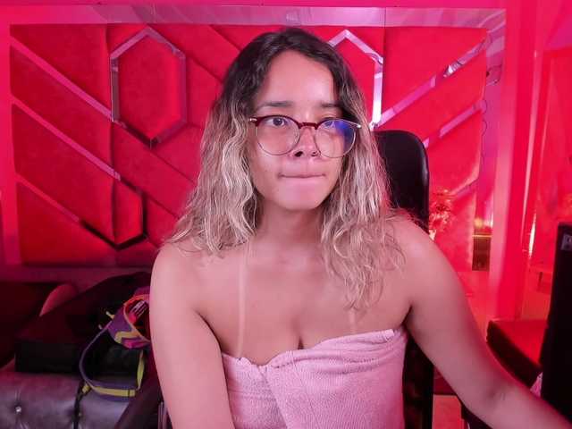 OliviaFox's BongaCams show and profile