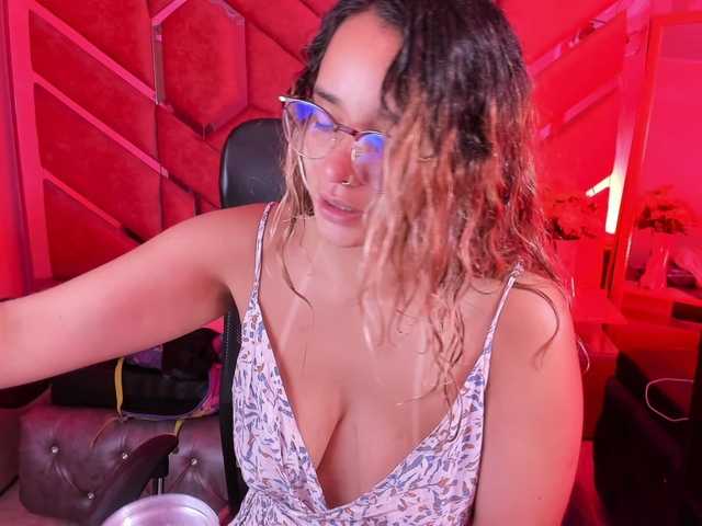 OliviaFox's BongaCams show and profile