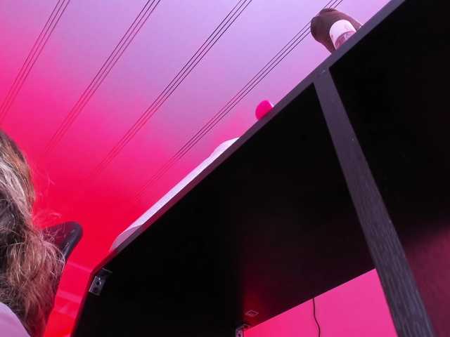 OliviaFox's BongaCams show and profile