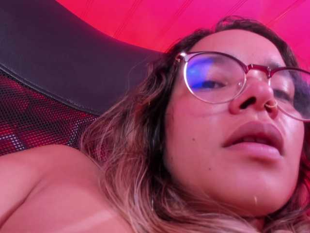 OliviaFox's BongaCams show and profile