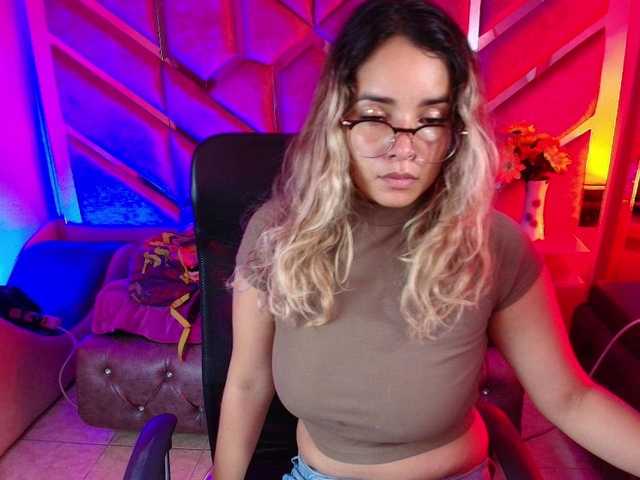 OliviaFox's BongaCams show and profile