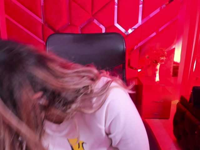 OliviaFox's BongaCams show and profile