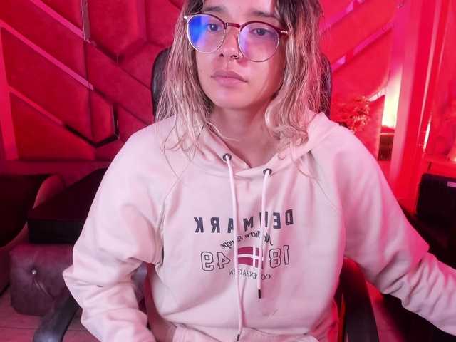 OliviaFox's BongaCams show and profile