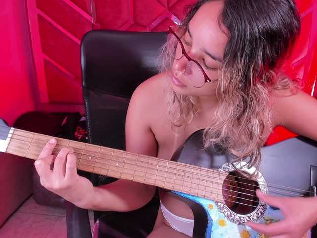 OliviaFox's BongaCams show and profile