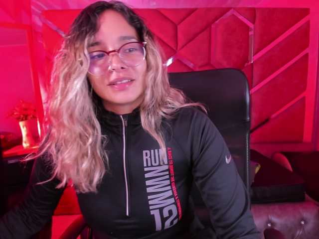 OliviaFox's BongaCams show and profile