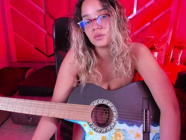 OliviaFox's BongaCams show and profile