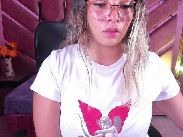 OliviaFox's BongaCams show and profile